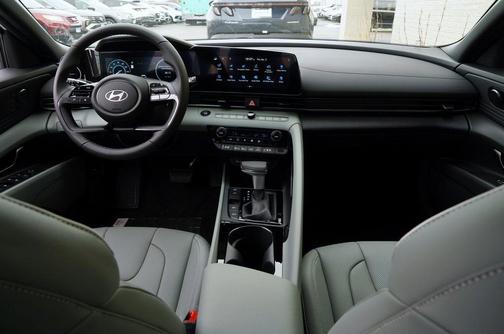 2025 Hyundai ELANTRA HEV Limited