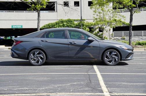 2025 Hyundai ELANTRA HEV Limited
