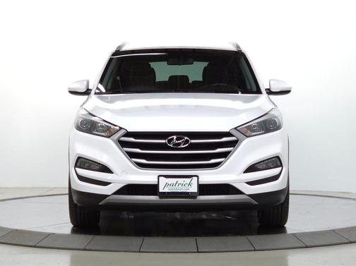 Dazzling White 2018 Hyundai TUCSON Sport