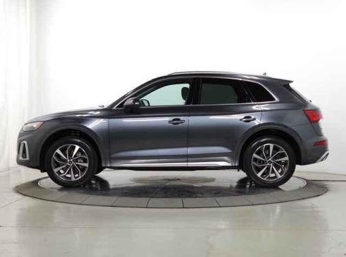 Daytona Gray Pearl Effect 2023 Audi Q5 45 S line quattro Premium