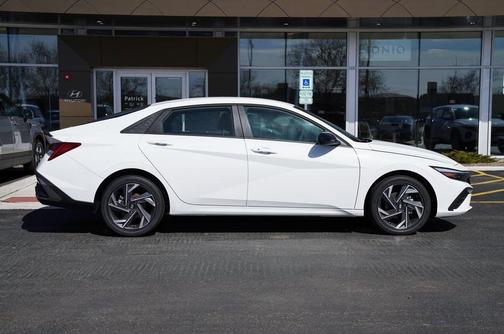 2025 Hyundai ELANTRA HEV SEL