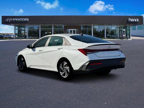 2025 Hyundai ELANTRA HEV SEL