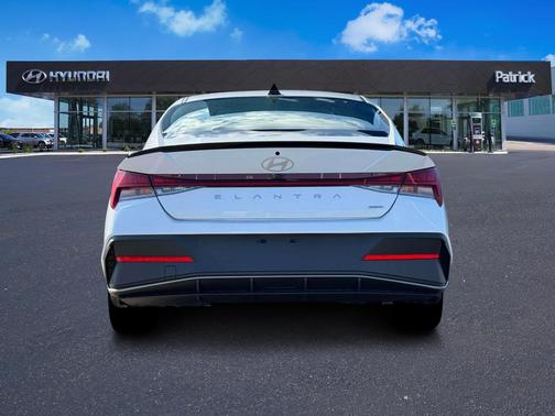 2025 Hyundai ELANTRA HEV SEL