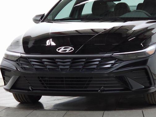 2025 Hyundai ELANTRA HEV SEL