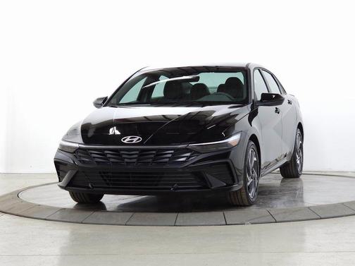 2025 Hyundai ELANTRA HEV SEL