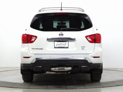 2017 Nissan Pathfinder SL