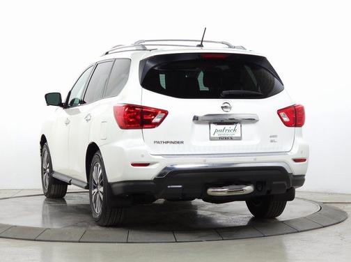 2017 Nissan Pathfinder SL