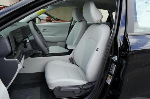 2025 Hyundai KONA SE