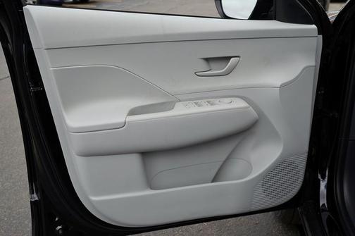 2025 Hyundai KONA SE