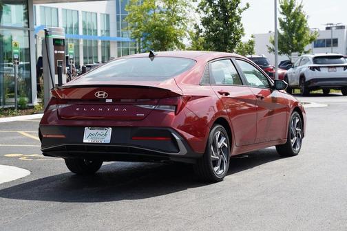 2025 Hyundai ELANTRA HEV SEL