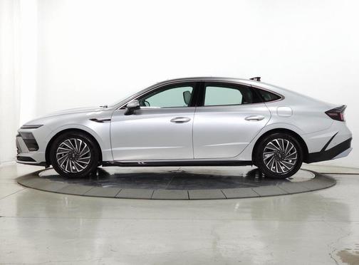 2024 Hyundai SONATA Hybrid Limited