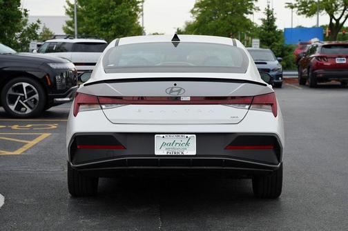 2025 Hyundai ELANTRA HEV SEL