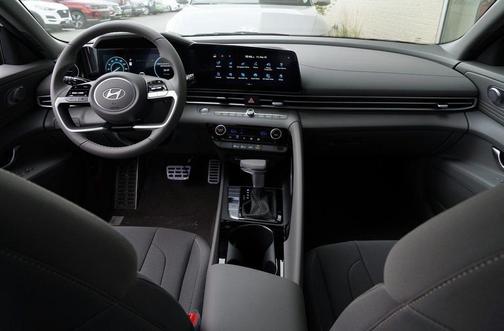 2025 Hyundai ELANTRA HEV SEL