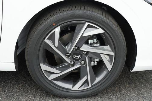 2025 Hyundai ELANTRA HEV SEL