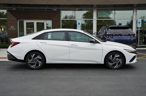 2025 Hyundai ELANTRA HEV SEL