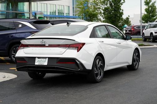 2025 Hyundai ELANTRA HEV SEL