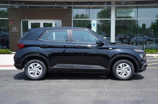 2025 Hyundai VENUE SE