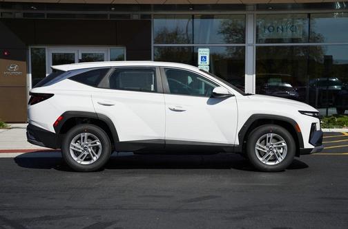 2025 Hyundai TUCSON SE