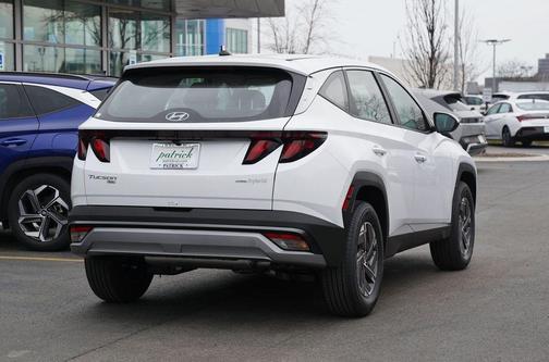 Pearl 2026 Hyundai TUCSON Hybrid Blue SE