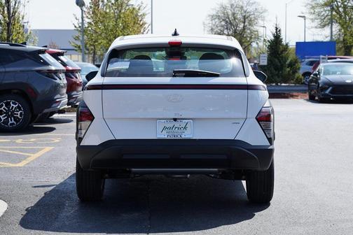 2025 Hyundai KONA SE