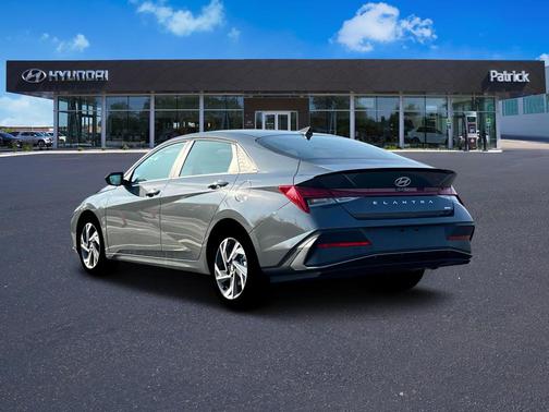 2025 Hyundai ELANTRA HEV SEL