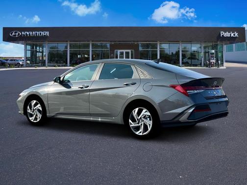 2025 Hyundai ELANTRA HEV SEL