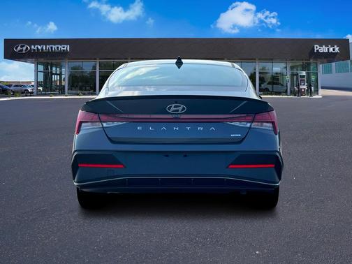 2025 Hyundai ELANTRA HEV SEL
