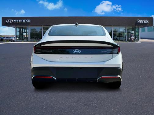 2025 Hyundai SONATA SE