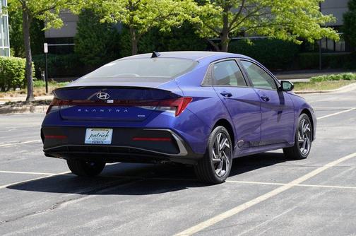2025 Hyundai ELANTRA HEV SEL