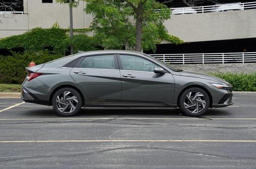 2025 Hyundai ELANTRA HEV Limited