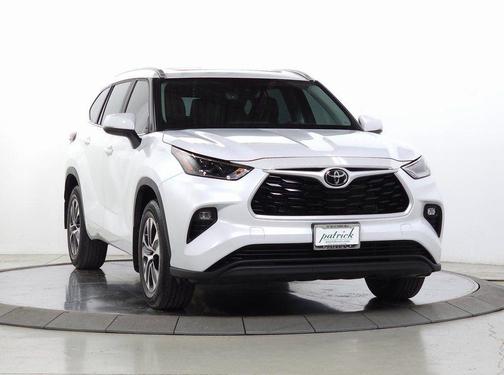 Wind Chill Pearl 2023 Toyota Highlander XLE