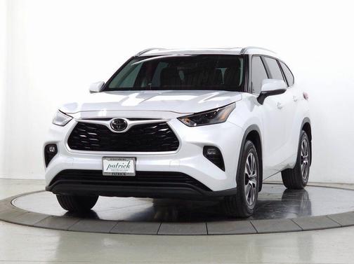 Wind Chill Pearl 2023 Toyota Highlander XLE