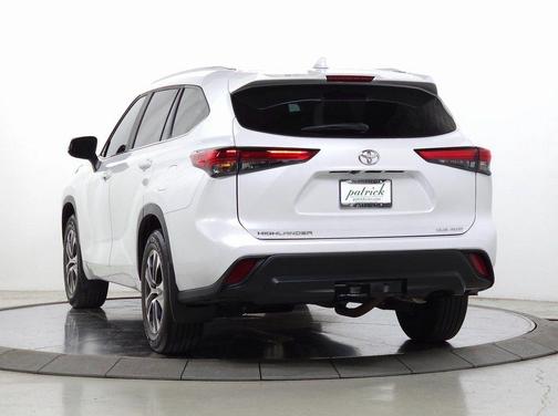 Wind Chill Pearl 2023 Toyota Highlander XLE