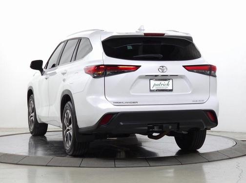 Wind Chill Pearl 2023 Toyota Highlander XLE