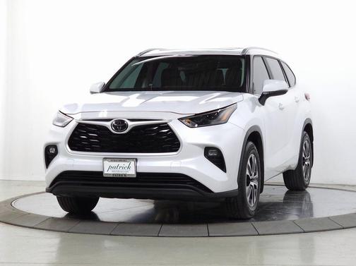 Wind Chill Pearl 2023 Toyota Highlander XLE