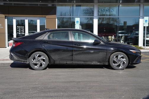 2025 Hyundai ELANTRA HEV SEL