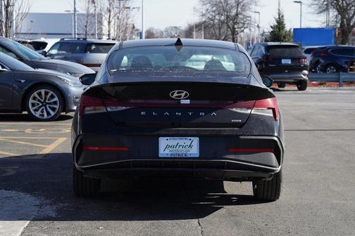 2025 Hyundai ELANTRA HEV SEL