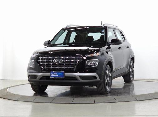 Onyx Black 2025 Hyundai VENUE SEL