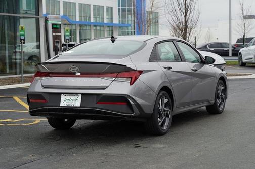 2025 Hyundai ELANTRA HEV SEL