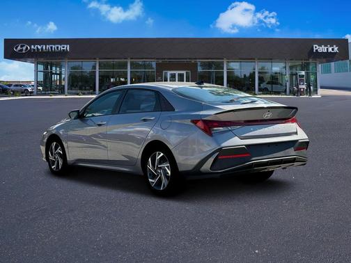 2025 Hyundai ELANTRA HEV SEL