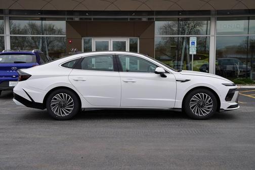 2025 Hyundai SONATA Hybrid Limited