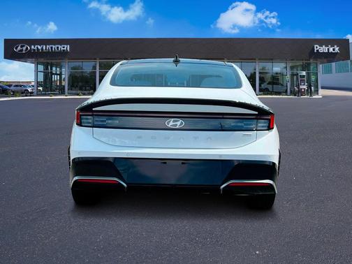 2025 Hyundai SONATA Hybrid Limited