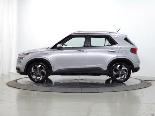 Shimmering Silver 2025 Hyundai VENUE SEL