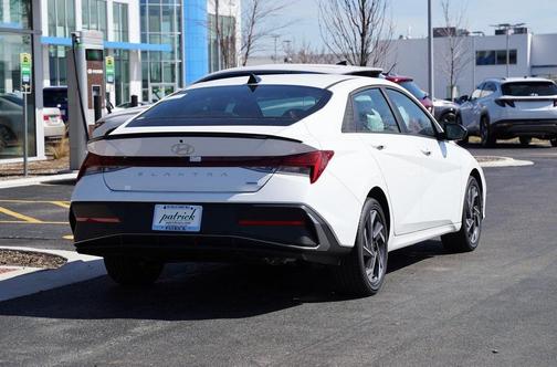 2025 Hyundai ELANTRA HEV SEL