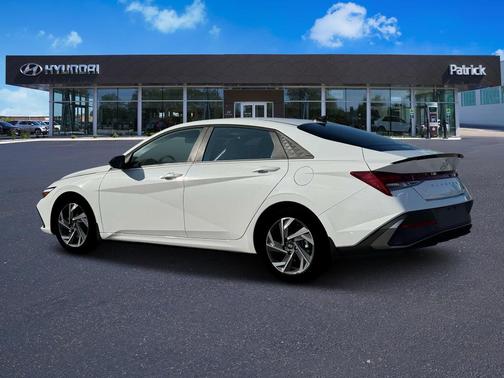 2025 Hyundai ELANTRA HEV SEL