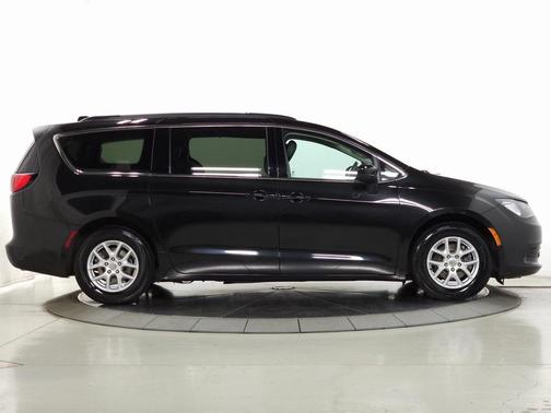 2020 Chrysler Voyager LXI