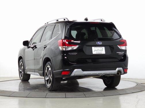 Crystal Black Silica 2024 Subaru Forester Touring