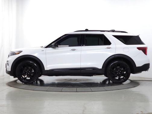 Star White 2023 Ford Explorer ST-Line
