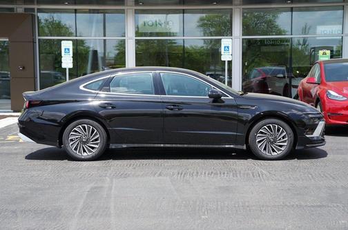 2025 Hyundai SONATA Hybrid SEL
