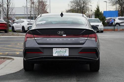 2025 Hyundai ELANTRA HEV SEL